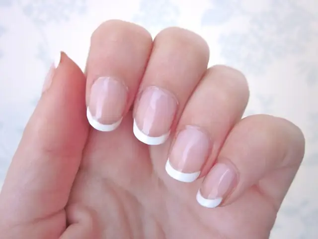 Cách Vẽ Móng Viền Trắng